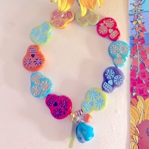 NWOT Stretch bracelet Skulls Czech Glass, w Turquoise, Coral, Leaf charms. Osfm